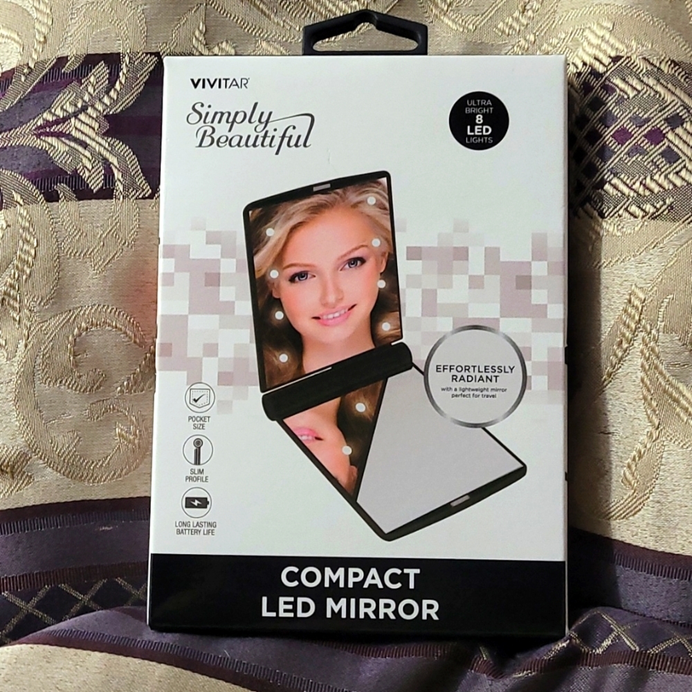 New in box Vivitar simply beautiful black compact LED mirror w/ battery included